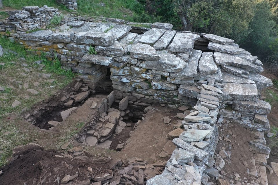 Το συγκρότημα δρακόσπιτων στην θέση Πάλλη-Λάκα