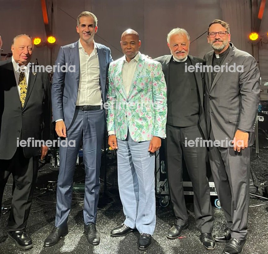 O fr Αλεξ με τους δημάρχους Νέας Υόρκης και Αθήνας τον Τζων Κατσιματίδη και τον fr Κωνσταντίνο Λαζαράκη