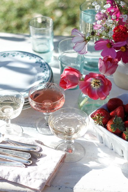 Τα τραπέζια της Alanna O’Neil συνδυάζουν τη Μεσόγειο με την εξωτική ομορφιά της Χαβάης  - Φωτογραφία: Courtesy of Alanna O’Neil 