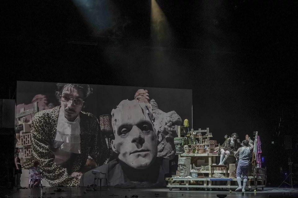 Στιγμιότυπο από την παράσταση «Φράνκεσταϊν ο χαμένος παράδεισος» στη Στέγη / Ανδρέας Σιμόπουλος