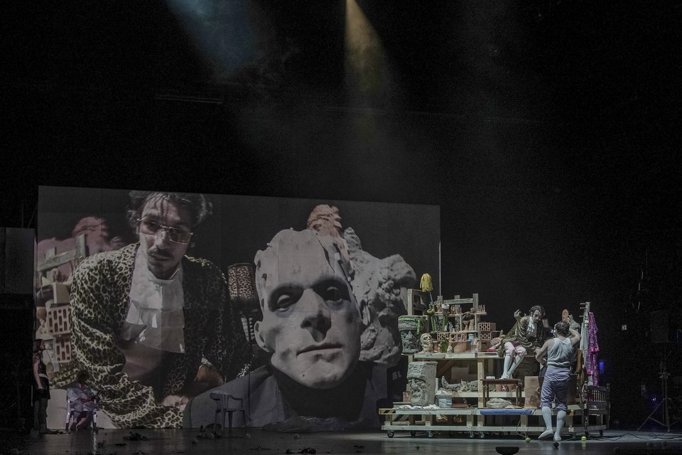 Στιγμιότυπο από την παράσταση «Φράνκεσταϊν ο χαμένος παράδεισος» στη Στέγη / Ανδρέας Σιμόπουλος