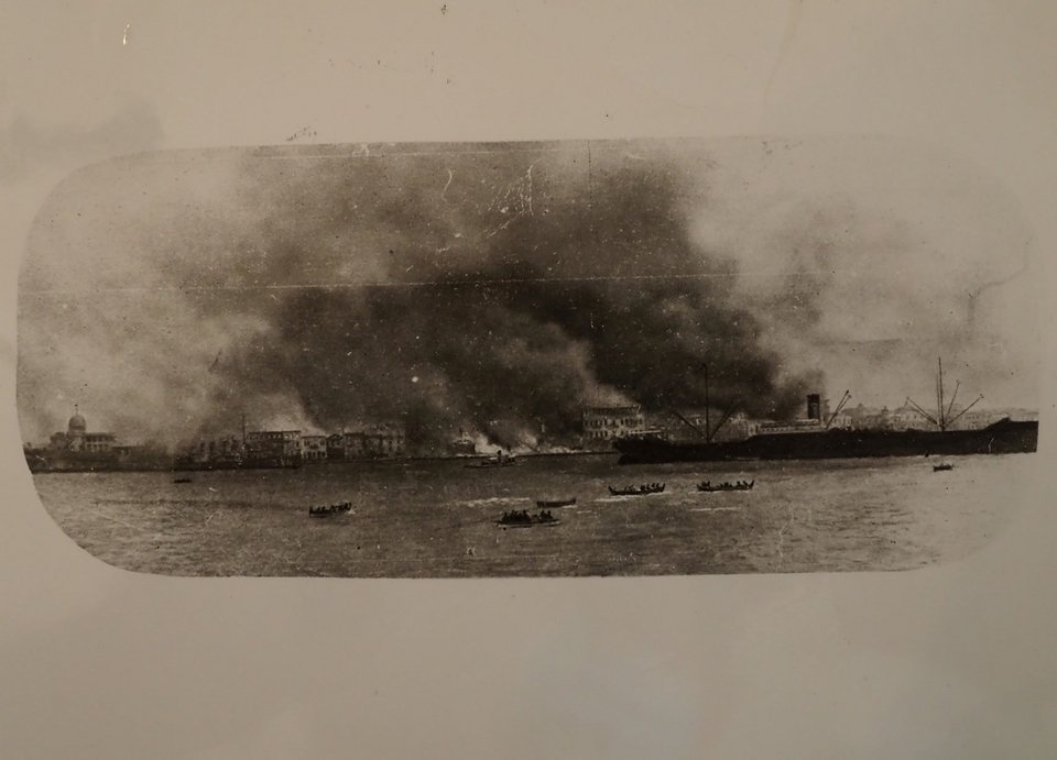 Η Σμύρνη καίγεται Αύγουστος 1922