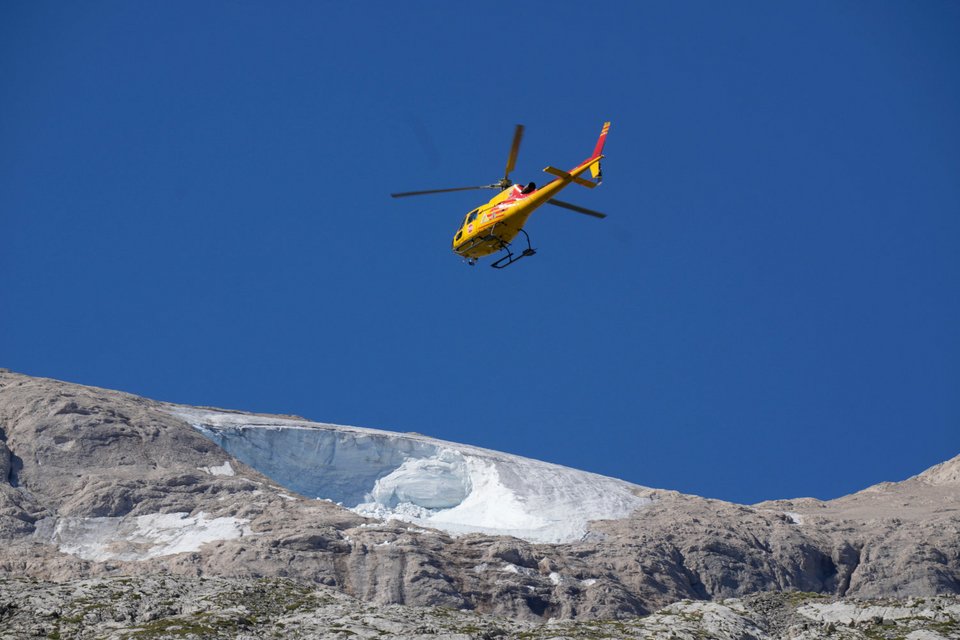 Διάσωση ορειβατών στις ιταλικές Άλπεις / Φωτογραφία: AP