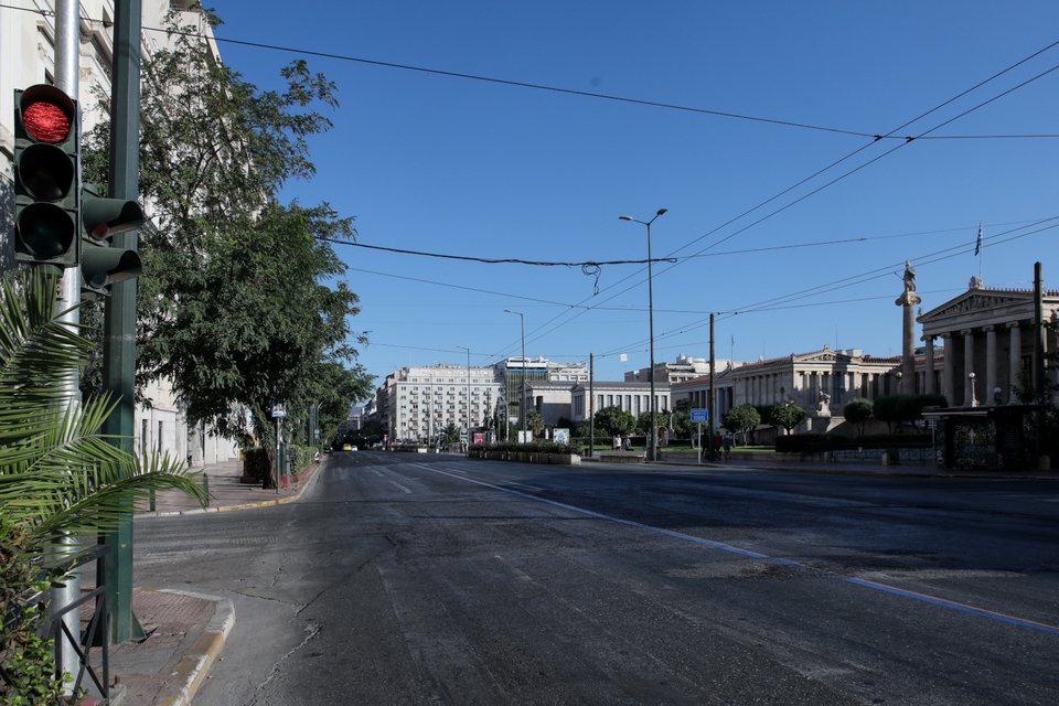 Τα Προπύλαια στην Πανεπιστημίου δίχως... αμάξι και πεζό