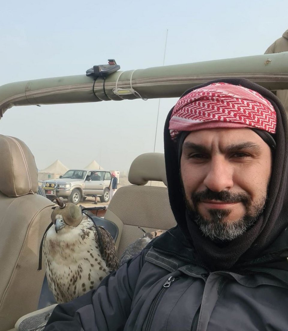 Ο κτηνίατρος τωμ γερακιών του βασιλιά του Ντουμπάι, Παναγιώτης Αζμάνης