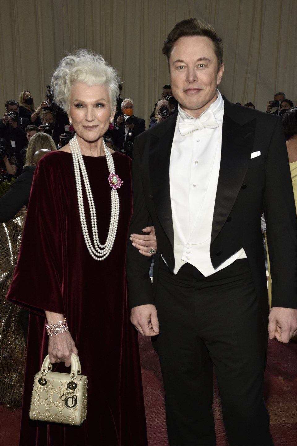 Ο Έλον Μασκ με την μητέρα του στο Met Gala