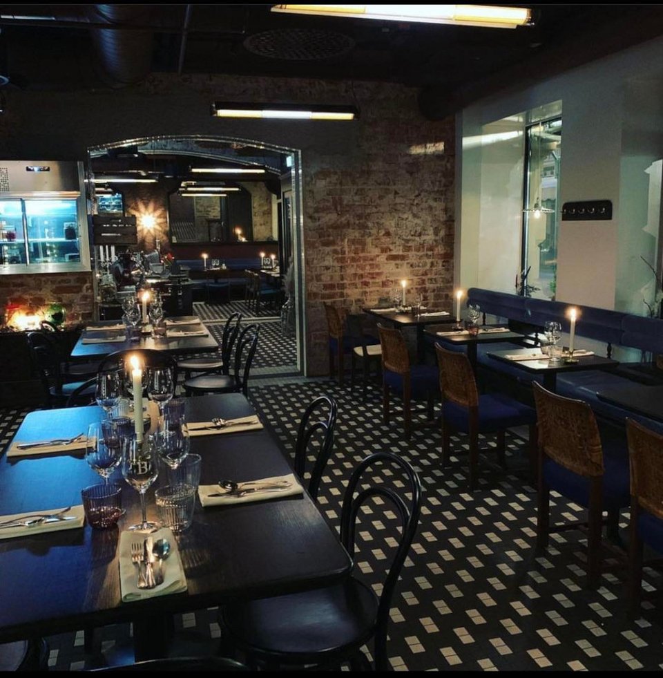 Το εσωτερικό του Bistro Bardot, στο Ελσίνκι
