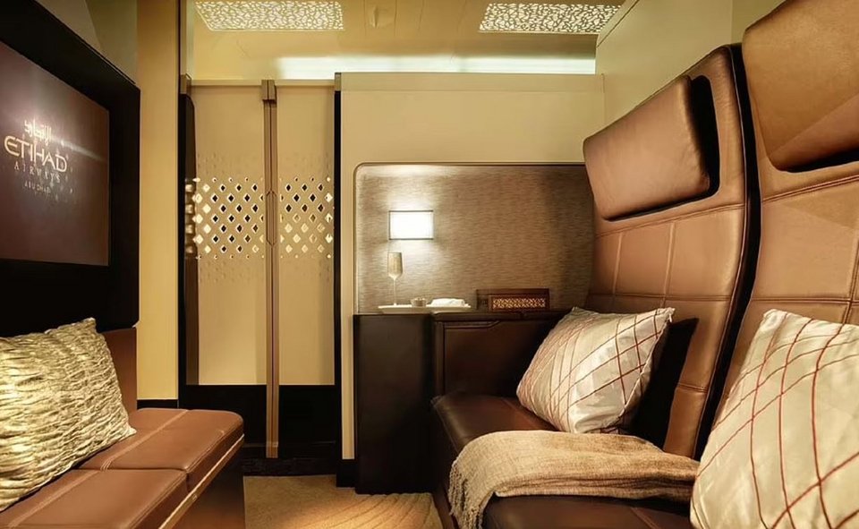 καφέ δερμάτινοι καναπέδες 