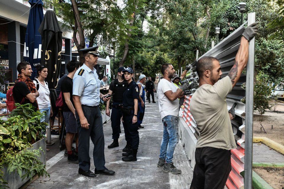 Εξάρχεια: Με ΜΑΤ ξεκίνησαν οι εργασίες για το Μετρό -Ενταση με κατοίκους που αντιτίθενται [βίντεο]