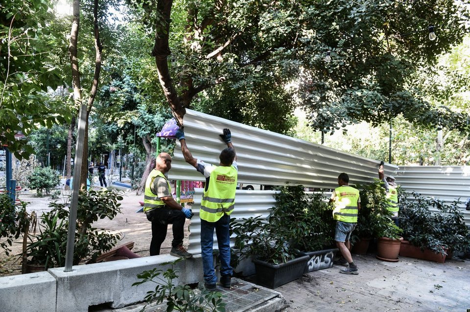 Εξάρχεια: Με ΜΑΤ ξεκίνησαν οι εργασίες για το Μετρό -Ενταση με κατοίκους που αντιτίθενται [βίντεο]