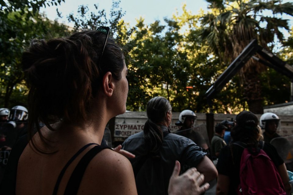 Εξάρχεια: Με ΜΑΤ ξεκίνησαν οι εργασίες για το Μετρό -Ενταση με κατοίκους που αντιτίθενται [βίντεο]