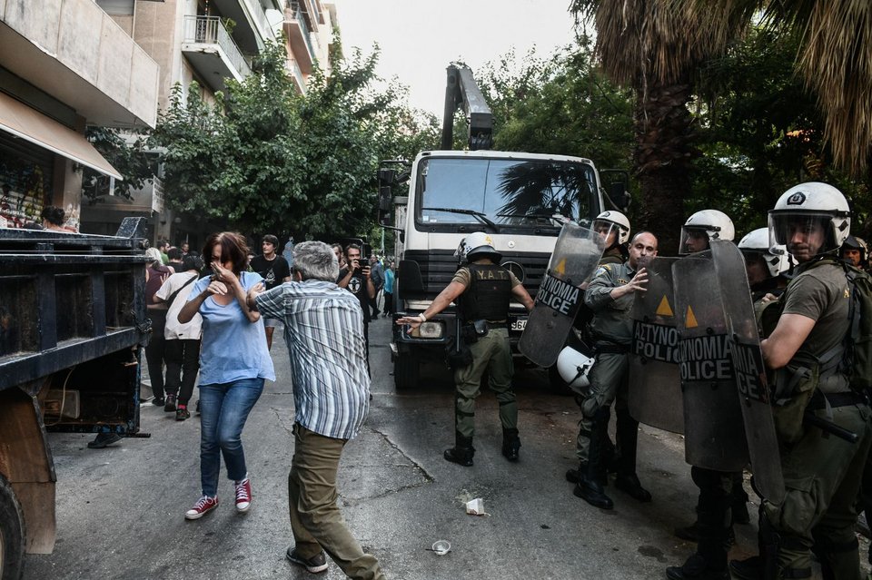 Εξάρχεια: Με ΜΑΤ ξεκίνησαν οι εργασίες για το Μετρό -Ενταση με κατοίκους που αντιτίθενται [βίντεο]