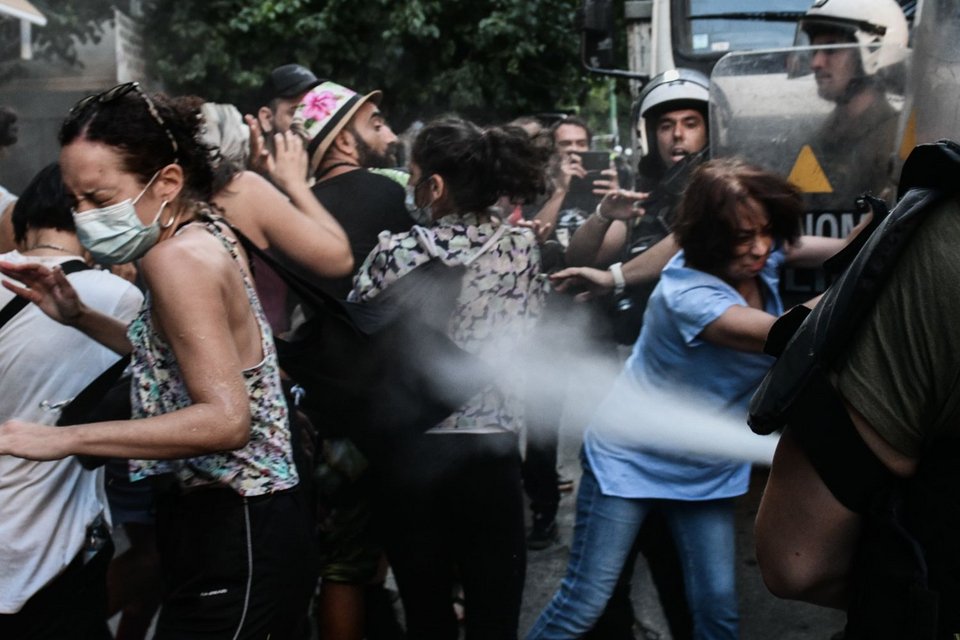 Εξάρχεια: Με ΜΑΤ ξεκίνησαν οι εργασίες για το Μετρό -Ενταση με κατοίκους που αντιτίθενται [βίντεο]