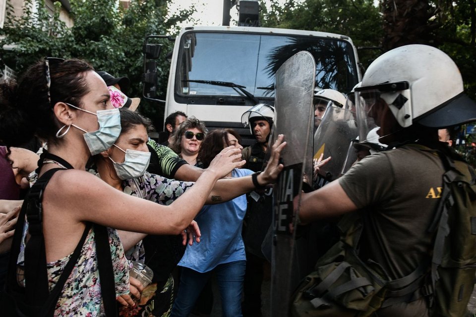 Εξάρχεια: Με ΜΑΤ ξεκίνησαν οι εργασίες για το Μετρό -Ενταση με κατοίκους που αντιτίθενται [βίντεο]