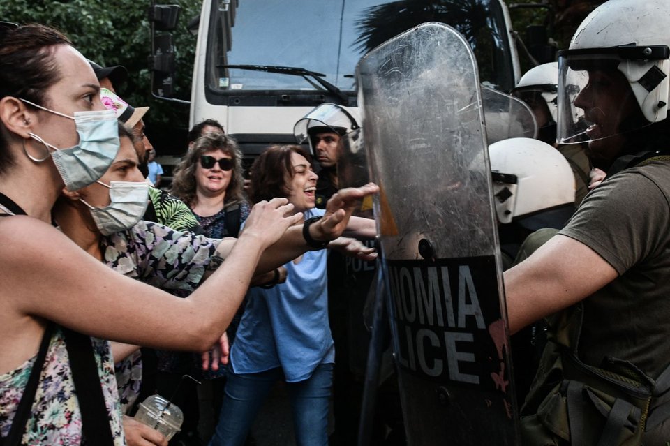 Εξάρχεια: Με ΜΑΤ ξεκίνησαν οι εργασίες για το Μετρό -Ενταση με κατοίκους που αντιτίθενται [βίντεο]