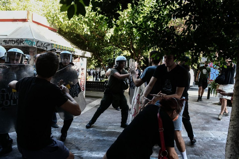 Εξάρχεια: Με ΜΑΤ ξεκίνησαν οι εργασίες για το Μετρό -Ενταση με κατοίκους που αντιτίθενται [βίντεο]