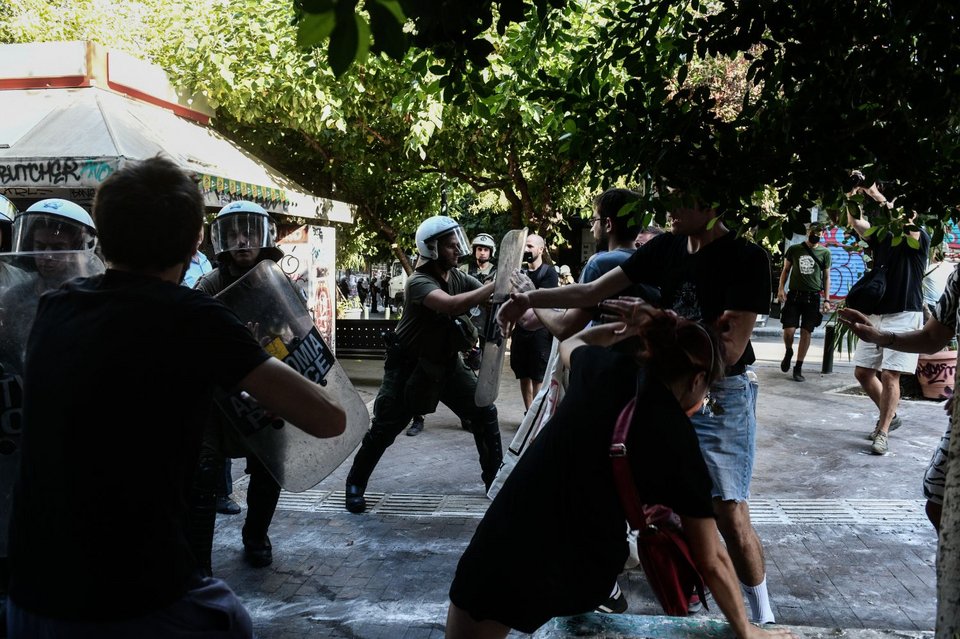 Εξάρχεια: Με ΜΑΤ ξεκίνησαν οι εργασίες για το Μετρό -Ενταση με κατοίκους που αντιτίθενται [βίντεο]