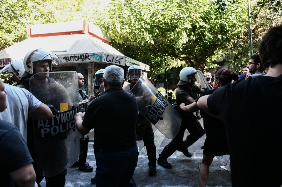 Εξάρχεια: Με ΜΑΤ ξεκίνησαν οι εργασίες για το Μετρό -Ενταση με κατοίκους που αντιτίθενται [βίντεο]