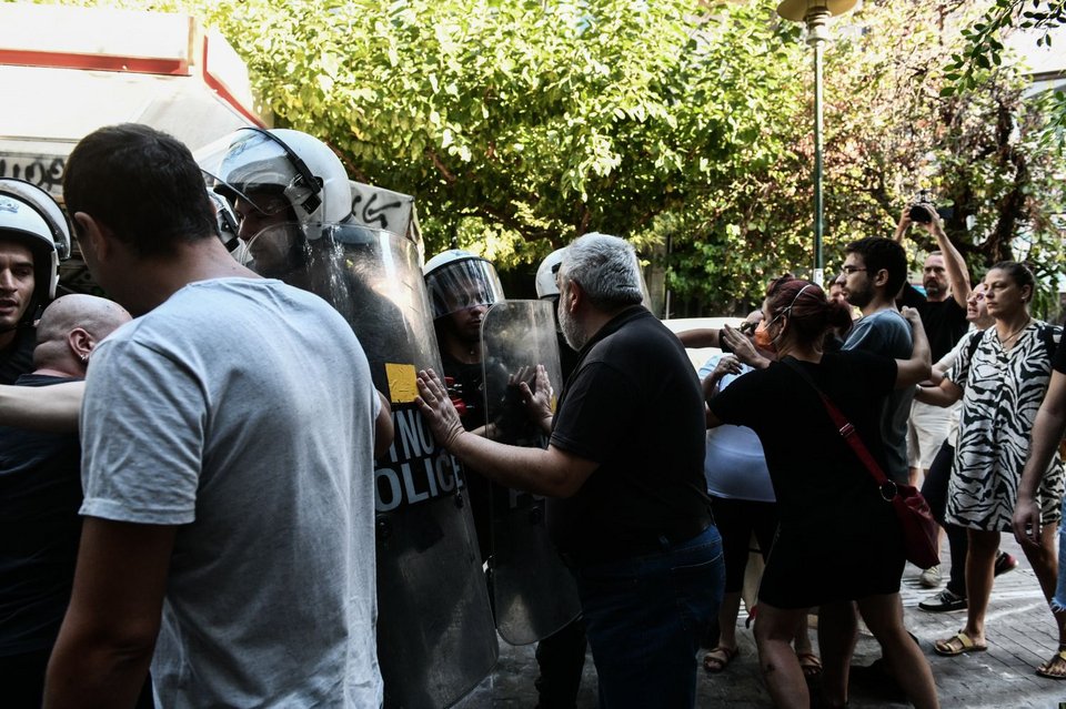 Εξάρχεια: Με ΜΑΤ ξεκίνησαν οι εργασίες για το Μετρό -Ενταση με κατοίκους που αντιτίθενται [βίντεο]