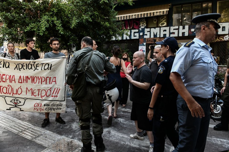 Εξάρχεια: Με ΜΑΤ ξεκίνησαν οι εργασίες για το Μετρό -Ενταση με κατοίκους που αντιτίθενται [βίντεο]