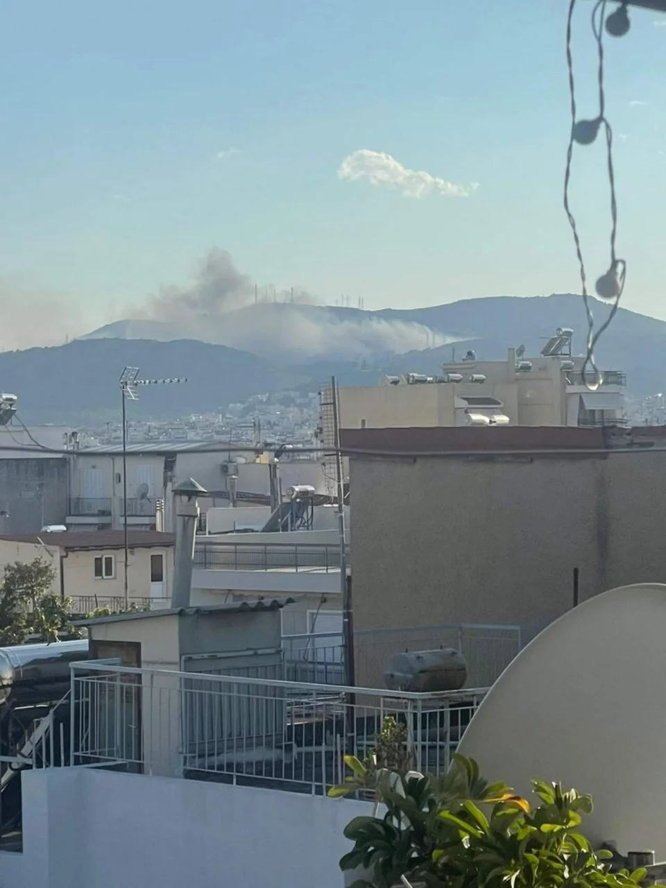 Φωτιά στον Κορυδαλλό -Φωτογραφία: ΣΚΑΪ