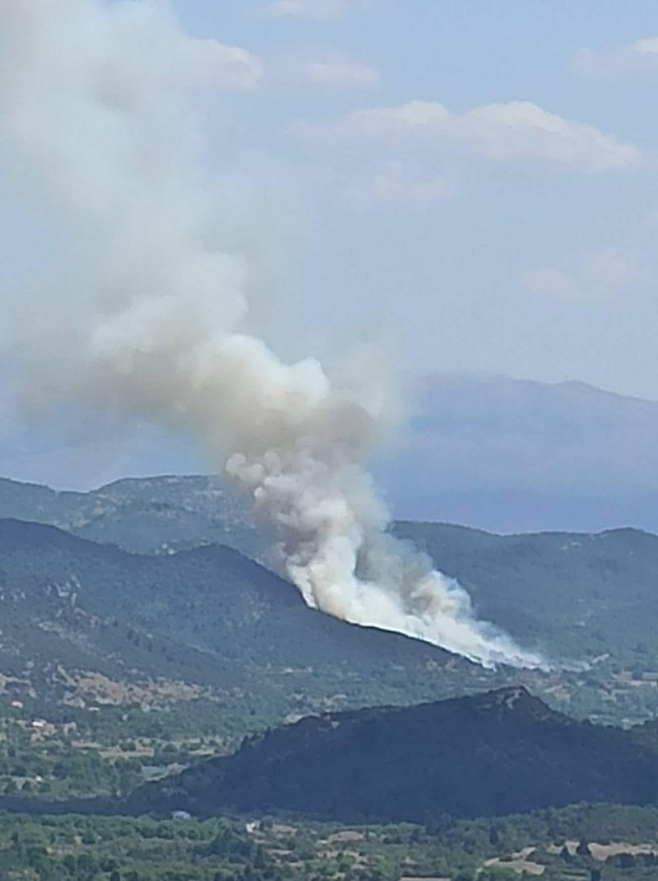 Φωτιά σημειώθηκε σήμερα, Τρίτη, στο Μαίναλο / arcadiaportal.gr