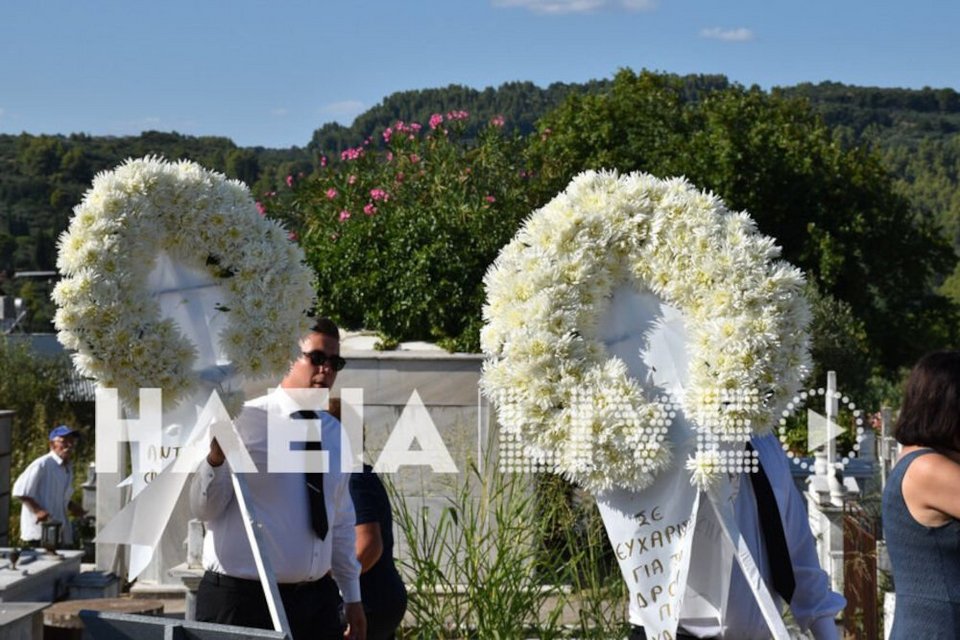 Στιγμές από την ταφή του Διονύση Σιμόπουλου / ilialive.gr