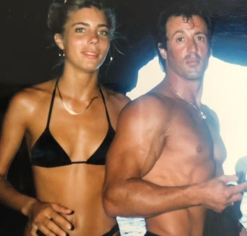 Συλβέστερ Σταλόνε και Τζένιφερ Φλάβιν στα νιάτα τους με μαγιό