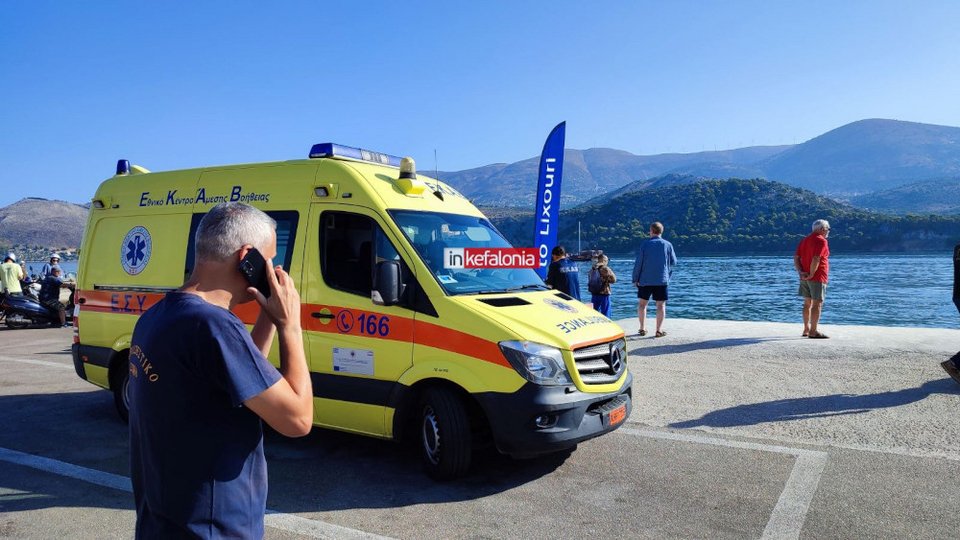 Νεκρός ο οδηγός του αυτοκινήτου που έπεσε στη θάλασσα στο λιμάνι του Αργοστολίου, στην Κεφαλονιά / inkefalonia