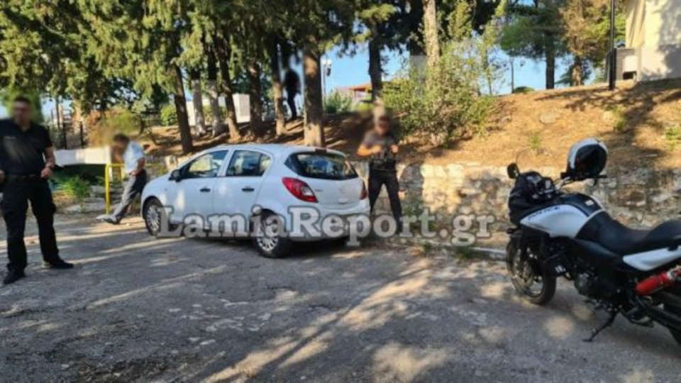 Το αυτοκίνητο των δραστών στη Λαμία / lamiareport.gr