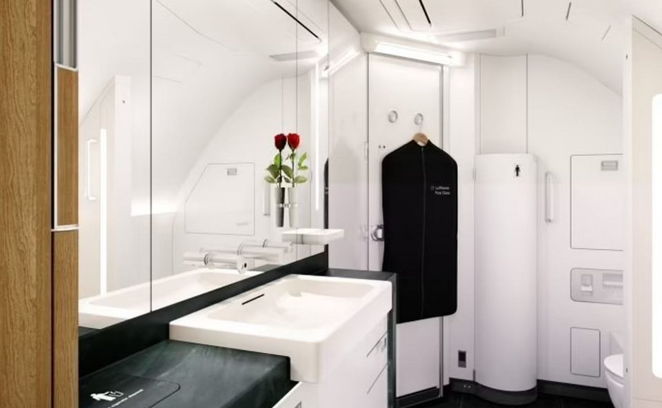 Όταν πετάτε από τη Νέα Υόρκη προς το Χονγκ Κονγκ, μπορείτε να κλείσετε εισιτήριο μέσω της Lufthansa για 43.000 δολάρια 