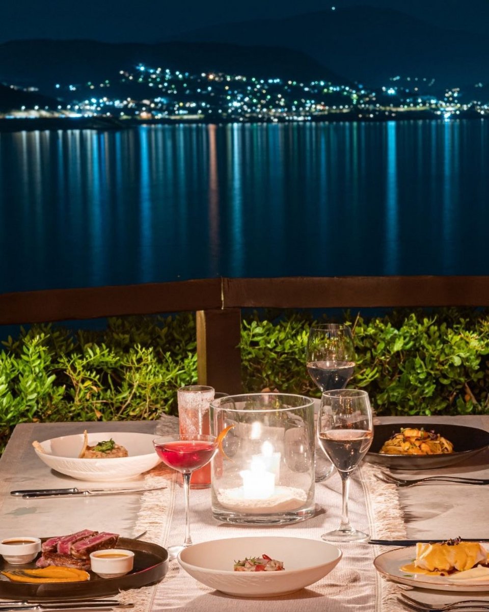 μαγαζιά πανσέληνος Αυγούστου Island Athens Riviera