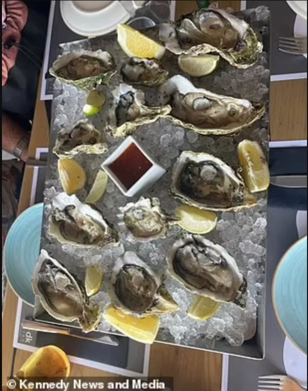 Τα στρείδια που παρήγγειλε το ζευγάρι στο παραλιακό μαγαζί της Μυκόνου