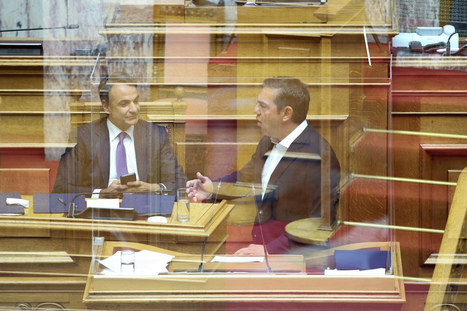 Μητσοτάκης-Τσίπρας στη Βουλή / Φωτογραφία: Aris Oikonomou / SOOC