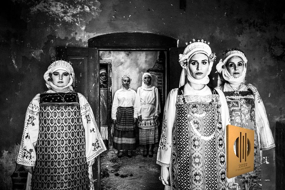 γυναίκες με φορεσιές από το χωριό Ολύμποι, Χίος