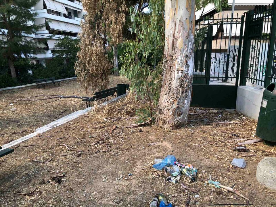  Εικόνες εγκατάλειψης στο πάρκο της Καλλιθέας 