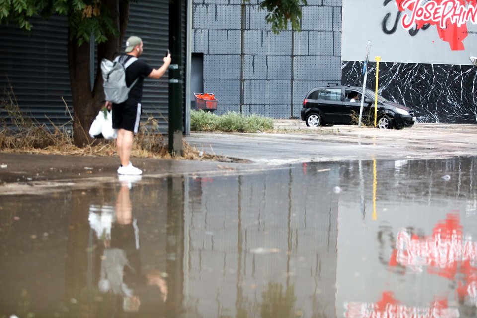 Η οδός Πειραιώς πλημμυρισμένη από τη βροχή / Φωτογραφία: ΠΑΝΑΓΟΠΟΥΛΟΣ ΓΙΑΝΝΗΣ/EUROKINISSI