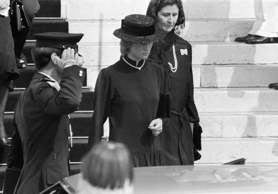 Η πριγκίπισσα Νταϊάνα στην κηδεία της Γκρέις Κέλι