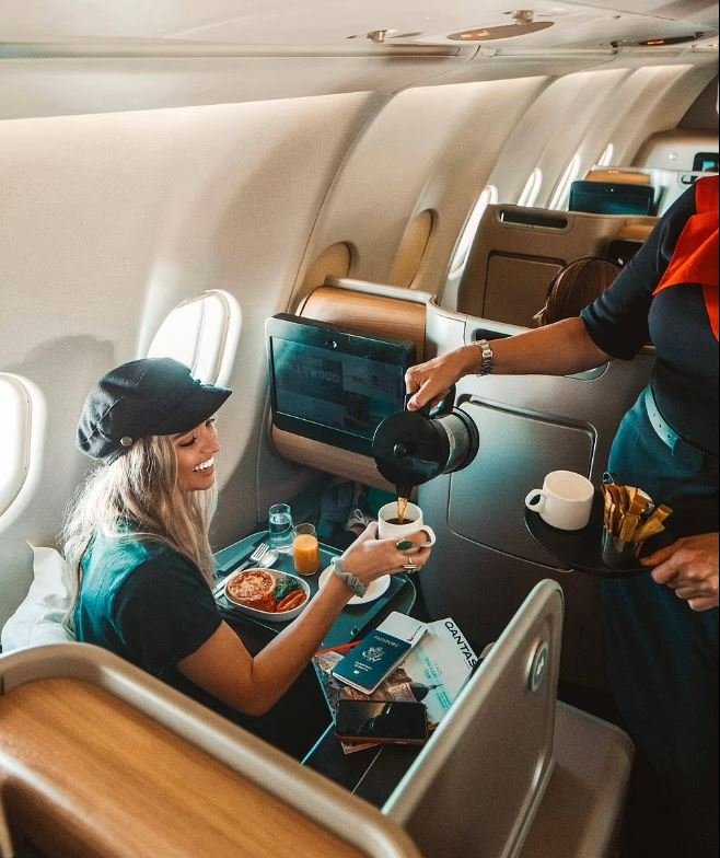 Ένα εισιτήριο πρώτης θέσης από το Λος Άντζελες στη Μελβούρνη της Αυστραλίας με την αεροπορική εταιρεία Qantas θα σας κοστίσει 15.000 δολάρια - αλλά σίγουρα συνοδεύεται από πολλά προνόμια