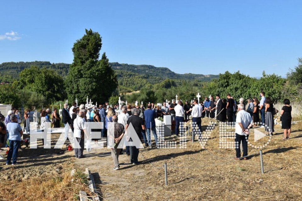 Πλήθος κόσμου στην ταφή του Διονύση Σιμόπουλου / ilialive.gr