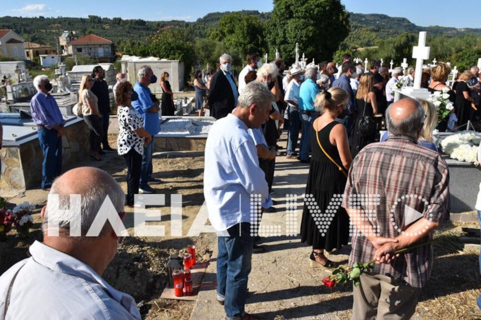 Πλήθος κόσμου στην ταφή του Διονύση Σιμόπουλου / ilialive.gr