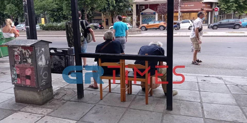  Στάση λεωφορείου / φωτογραφία GRtimes 