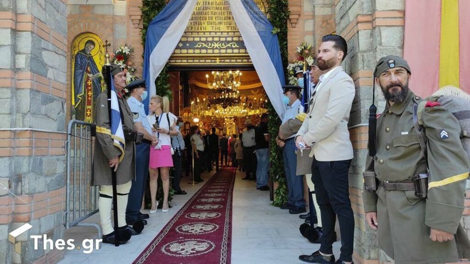 Εκατοντάδες πιστοί, κυρίως ποντιακής καταγωγής, ανηφόρισαν στις πλαγιές του Βερμίου για να παρακολουθήσουν τις εορταστικές εκδηλώσεις του Δεκαπενταύγουστου και να προσκυνήσουν την εικόνα της Παναγίας Σουμελά.