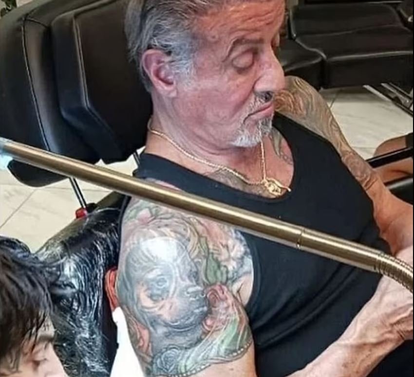 Πλέον στο μπράτσο του σταρ δεν βρίσκεται το τατουάζ με την Τζένιφερ, αλλά αυτό καλύφθηκε από τη μορφή του σκύλου Butkus