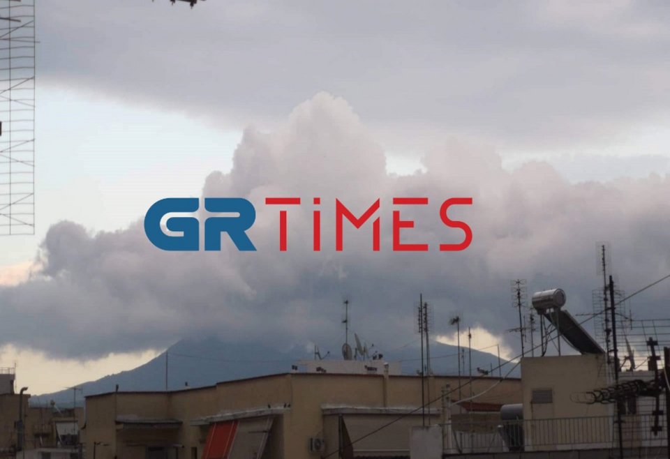Μαύρα σύννεφα μαζεύτηκαν πάνω από τη Θεσσαλονίκη / Grtimes.gr