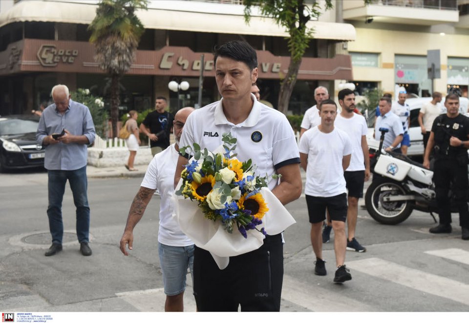 Ο Βλάνταν Ίβιτς και άνθρωποι της Μακάμπι στο σημείο που δολοφονήθηκε ο Άλκης / INTIMENEWS