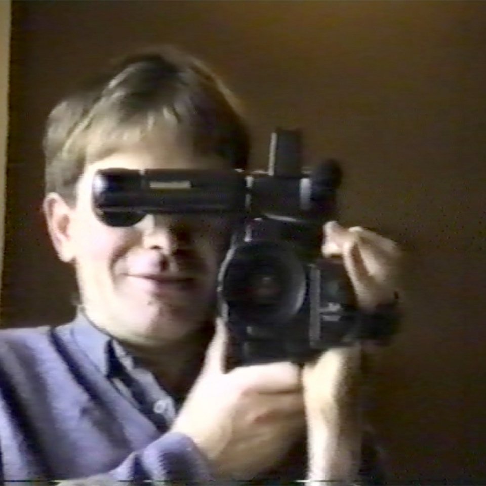 Ο Richard Crawley τη δεκαετία του 1990, σε ένα στιγμιότυπο από την ταινία Volcano Man