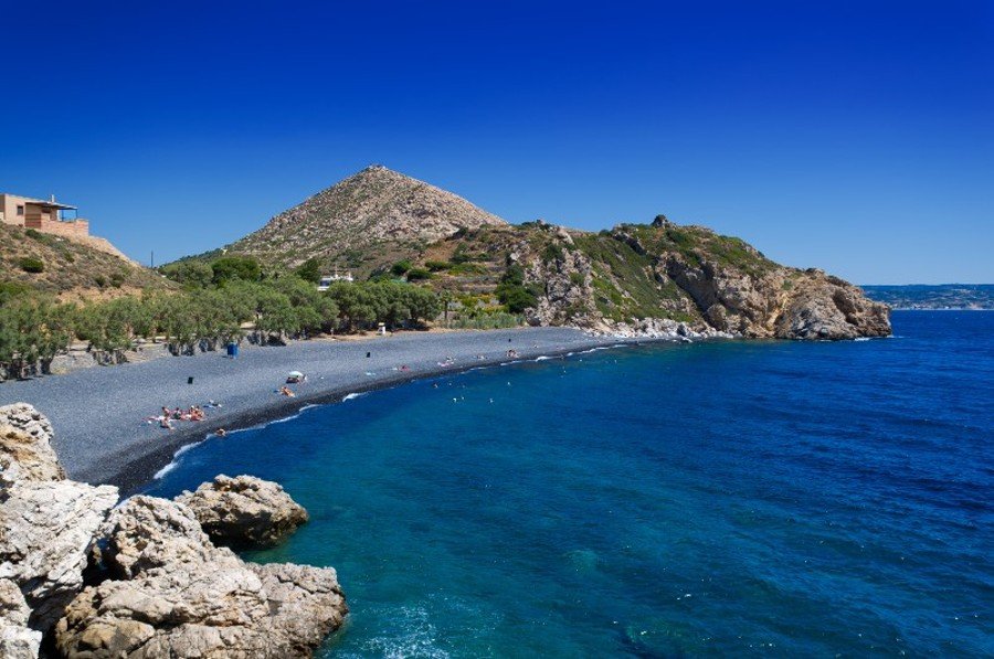 περίεργες παραλίες Μαύρα Βόλια