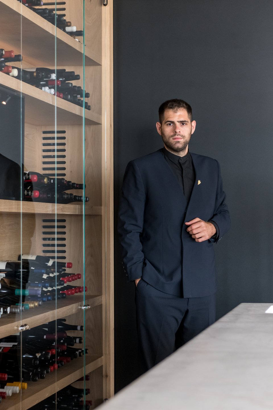 Ο sommelier του Delta Restaurant Άρης Σκλαβενίτης.