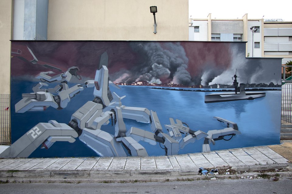 Στην Καλαμαριά το άλλο graffiti με το ίδιο θέμα που "χάρη σε τρισδιάστατα στοιχεία που ενσωματώνει συνδυάζει την φουτουριστική ματιά με τις στιγμές της καταστροφής"